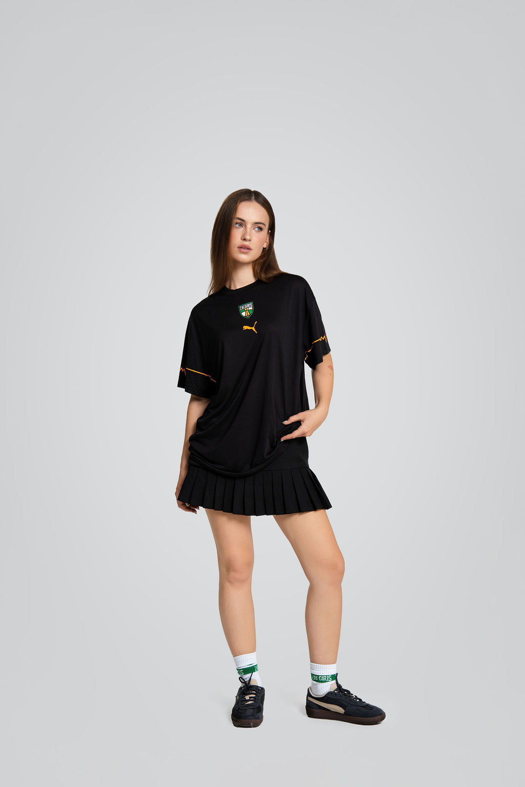 Black short-sleeved T-shirt "Classics"