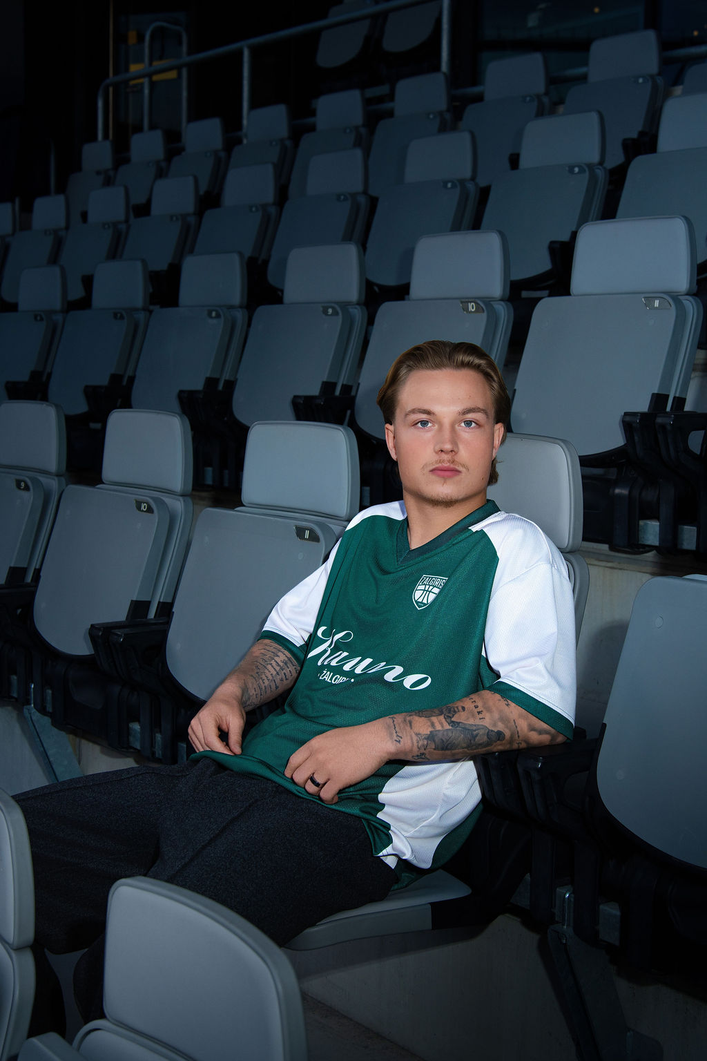 Žali futbolo laisvalaikio marškinėliai