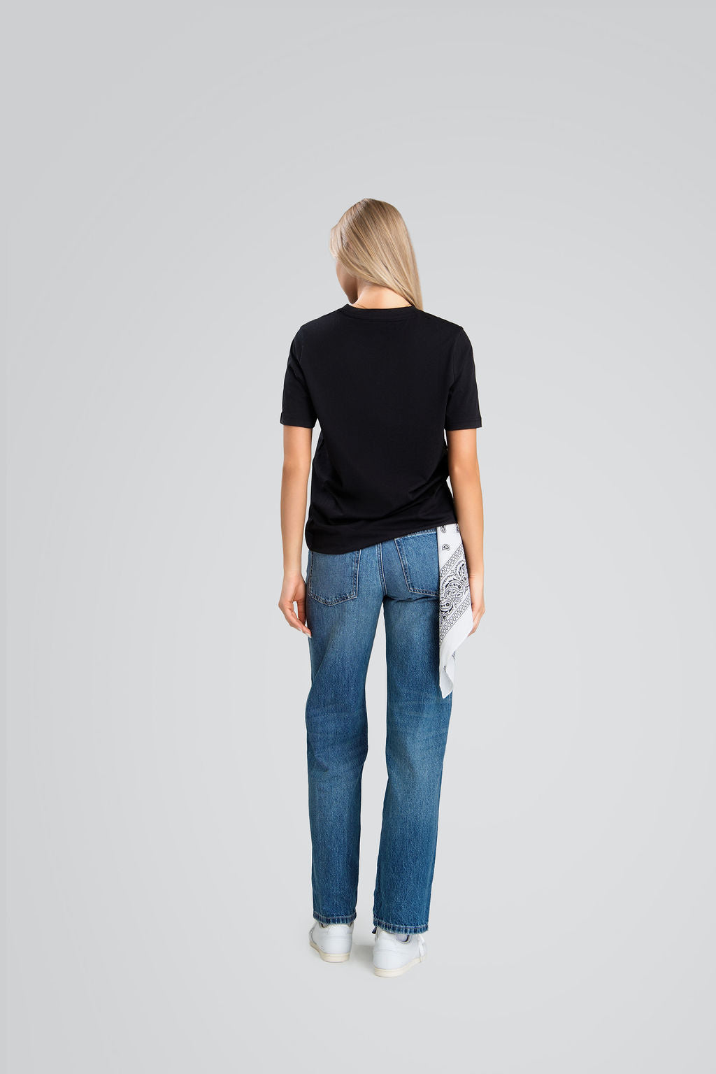 ESS Small Logo Tee PUMA juodi marškinėliai-3