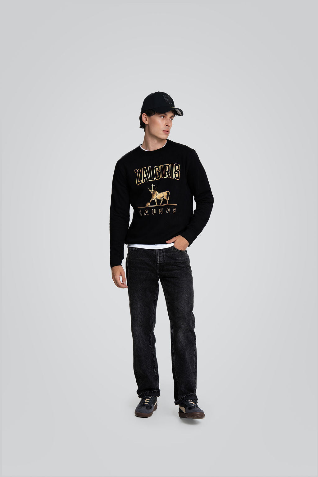 Juodas džemperis „Kauno Stumbras“