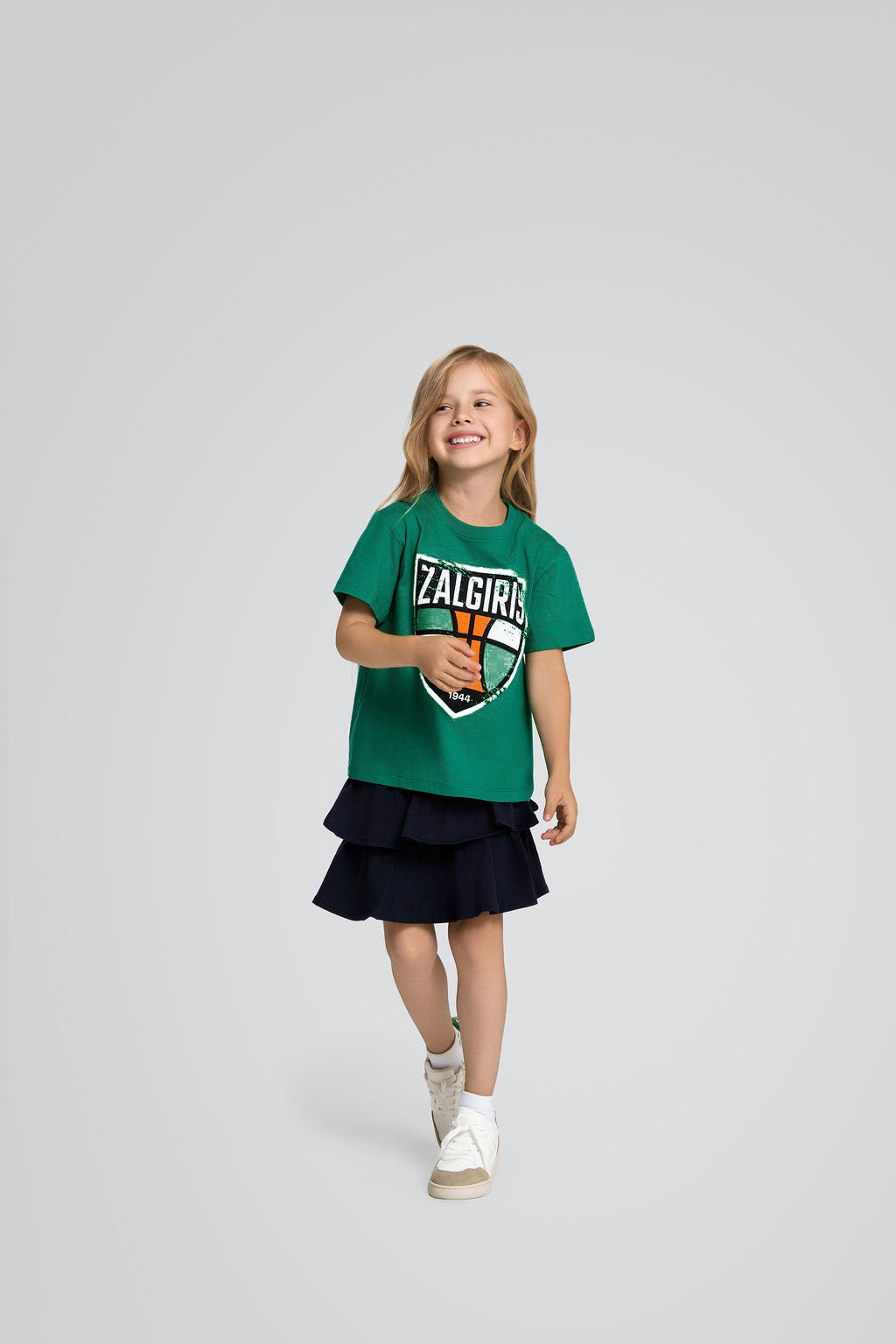 Kids' t-shirt with shield (green)-1