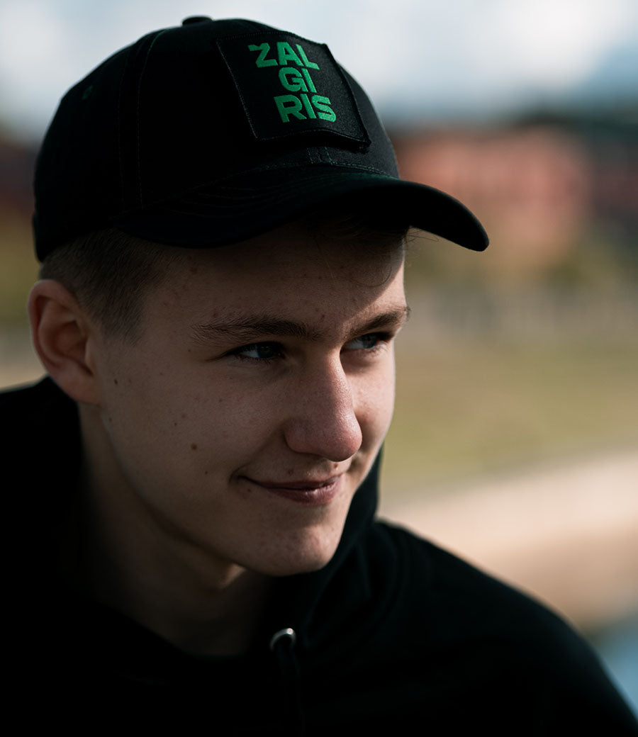 Juoda kepurė „Triguba“